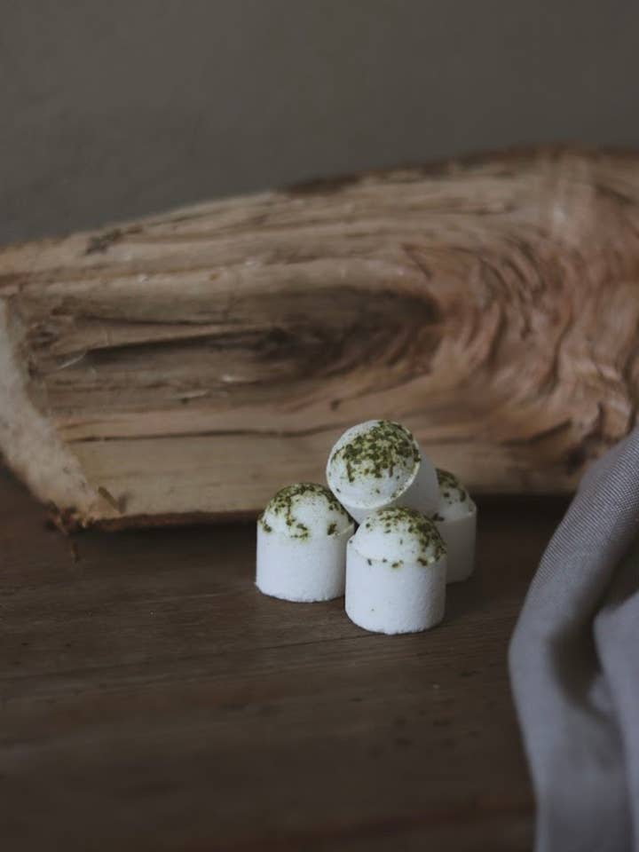 Boules de bain effervescentes au sapin baumier pour la vente par Zarits Verte Planète