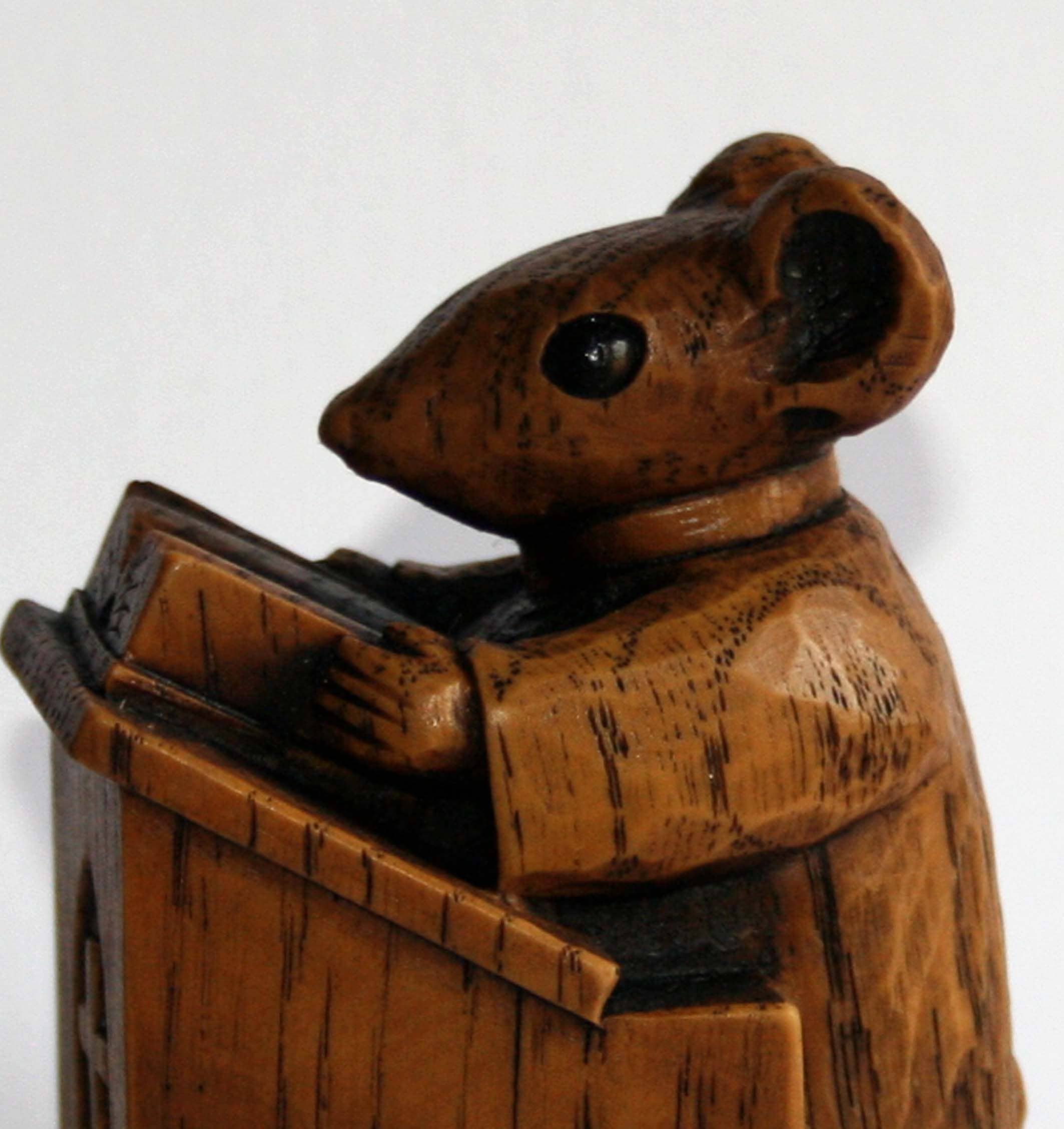 Oakapple Designs Ltd - Wholesale Decorative Figurine - Church Mouse In The Pulpit. Reproduction Carving Ornament.5