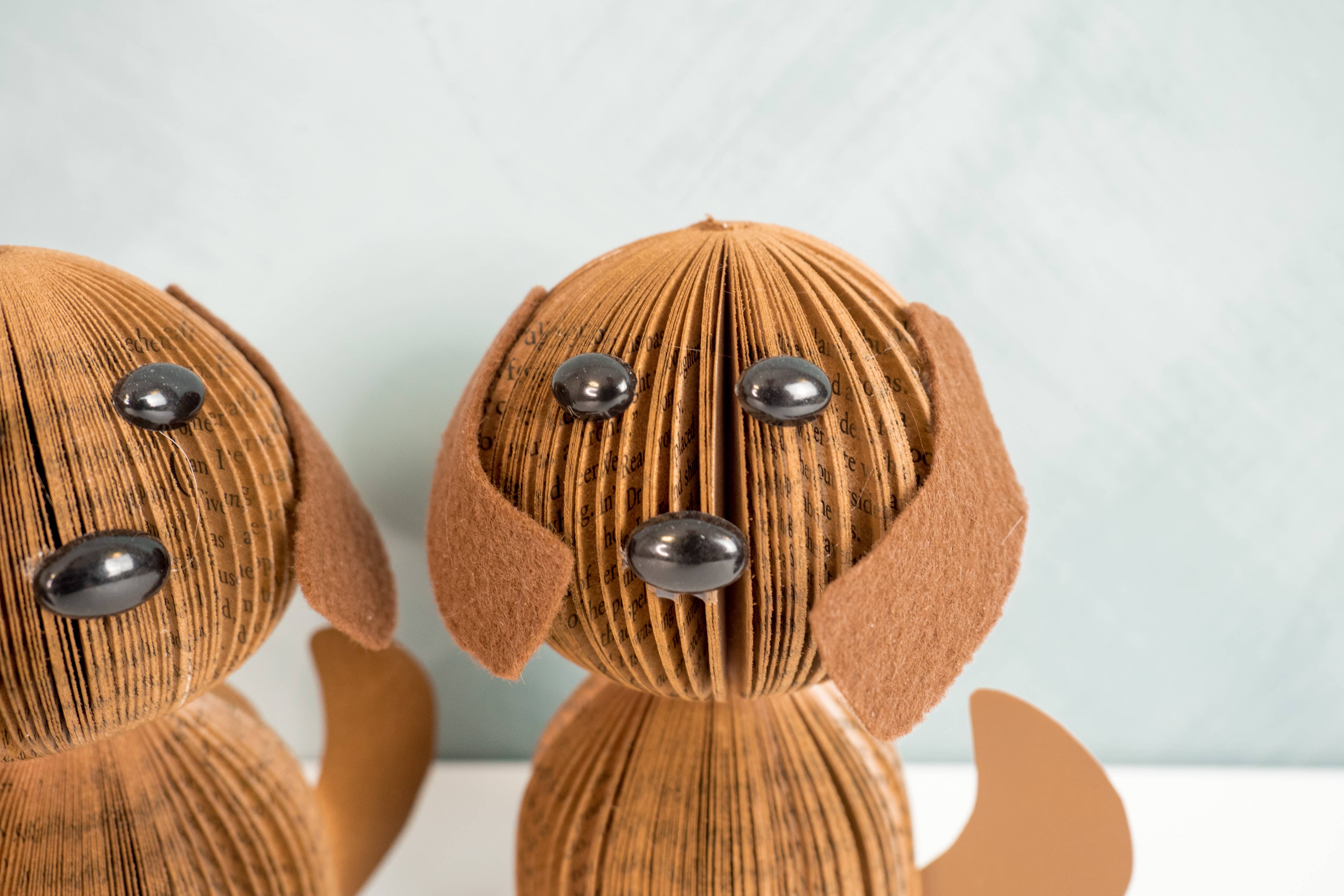 Root To Vine – wholesale Dekorativt bordsobjekt – Boka hundhyllskötare-Litterär hundälskarepresent-semestergåva6