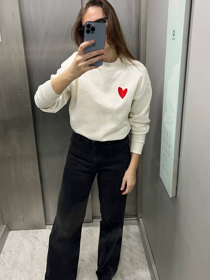 rust & may - Wholesale Sweatshirt - Women's - Woman Heart Sweatshirt1