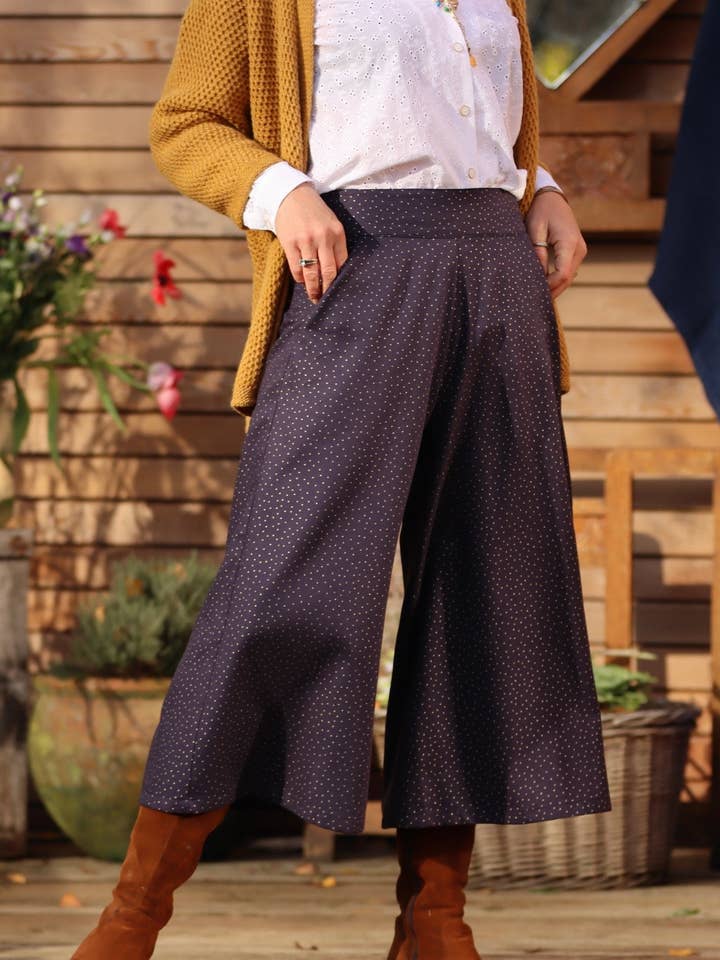 Jupe-culotte Margaux - armuré de coton marine plumetis or pour la vente par Quintessence