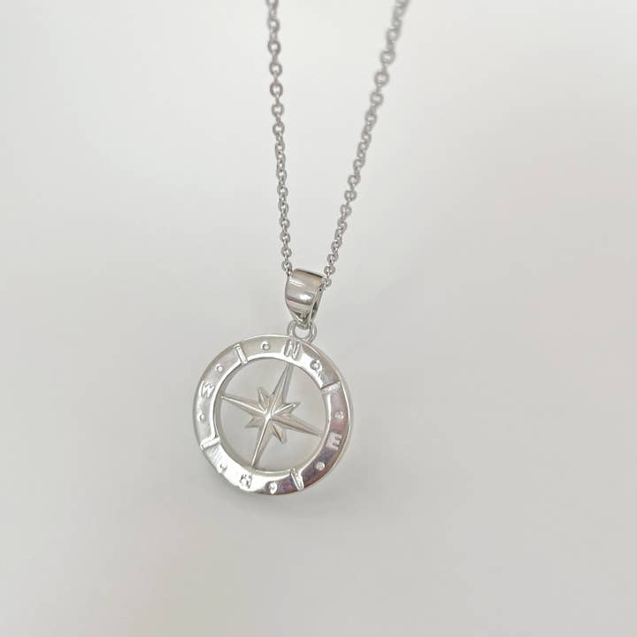 COLLIER AVEC PENDENTIF EN FORME D'ÉTOILE EN ARGENT pour la vente par FU MILLI
