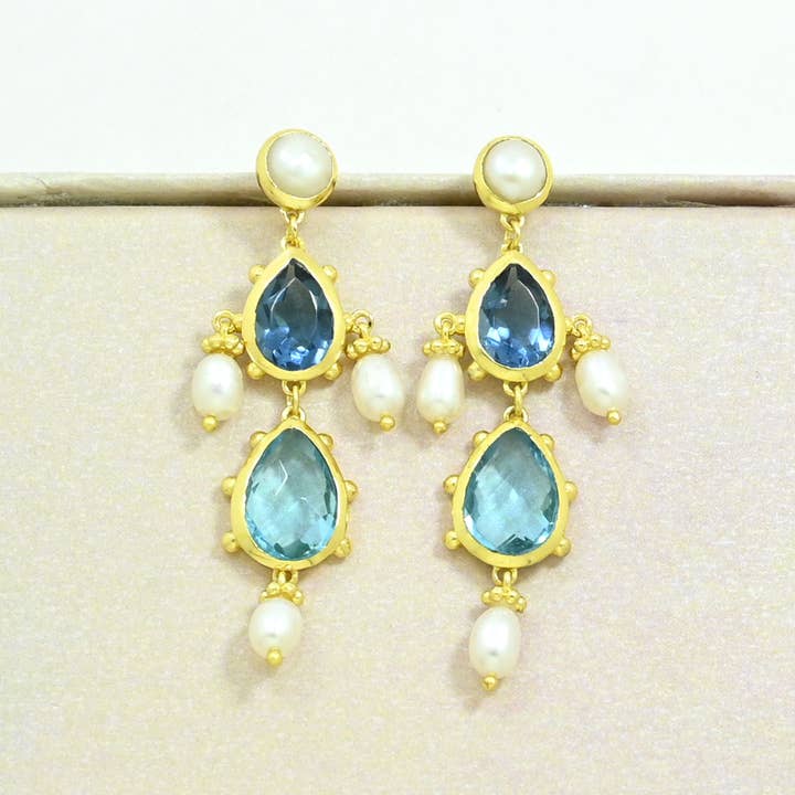 Pendiente Holly Chapado en Oro - Iolita Azul, Topacio y Perla para venta al por mayor de Schmuckoo Berlin