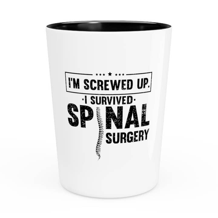 Shot Glass Party Ceramic Tequila Humoristische spinale infusie Chirurg Operatie Orthopedische arts Novelty Spondylodese Rugchirurgische behandelingen voor wholesale door Teegarb LLC