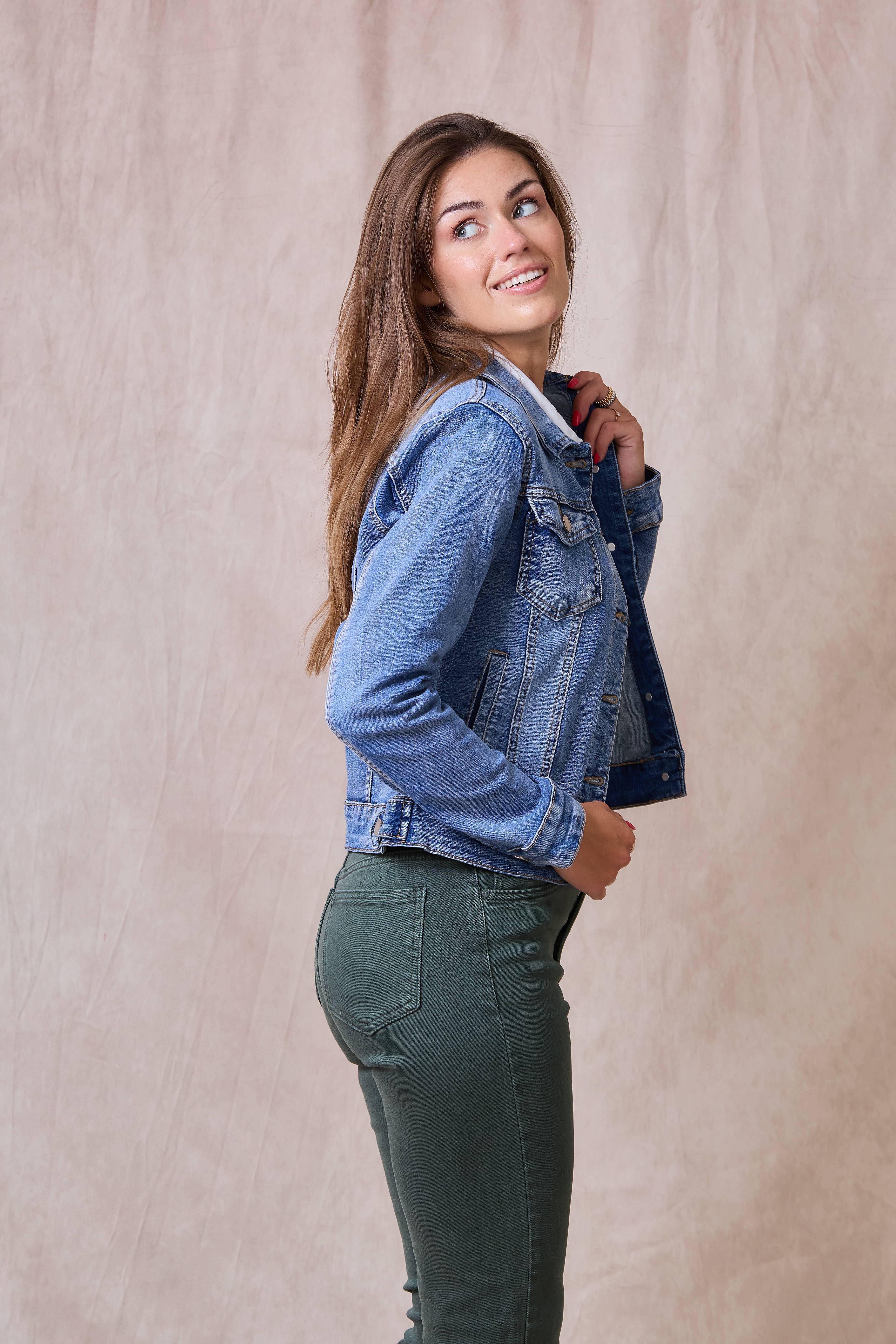Slim jeans jacket (washed out) - ANA & LUCY for wholesale on Faire5