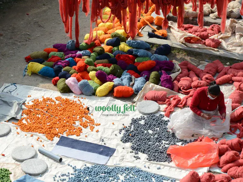 Woollyfelt – Großhandel Bastelzubehör – Minzgrüne Filzkugeln im Großhandel | 2 cm6