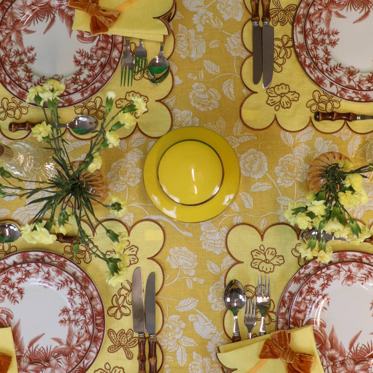 Ro’Table NYC - Wholesale Tablecloth - Marigold Flora Parlour Tablecloth3