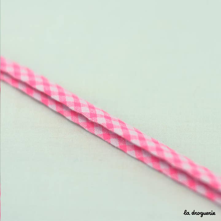 LA DROGUERIE - Wholesale Ribbon - Gift Wrapping - Vichy Bias in the city - Fluorescent pink - folded width 10 mm1
