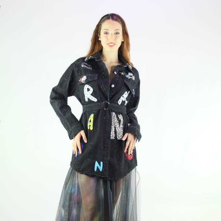 apiedinudinelparco - Wholesale Jacket - Women's - WOMEN'S EMBROIDERED COTTON SAHARIAN JACKET WITH LETTERING PATCH3