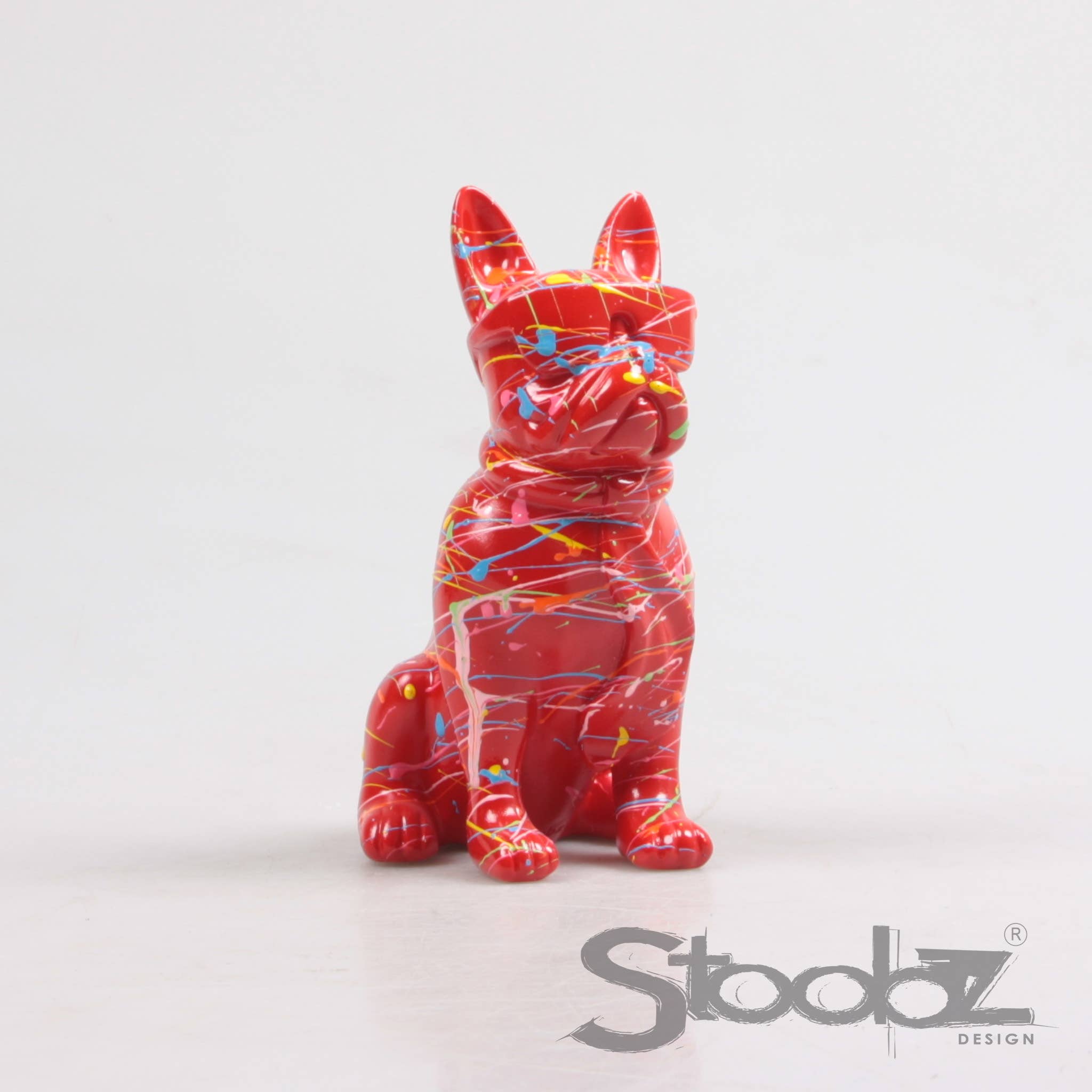 Imhof & Stevens BV - Vente Figurine décorative - CHIEN M/LUNETTES 4 ASS F/R/V/O SPRAY 18 CM STOOBZ DESIGN1