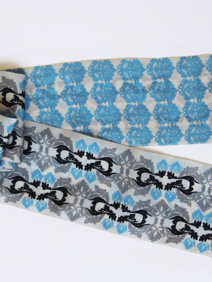 Marie Antoinette blauwe hoofdband voor wholesale door Les Belles Vagabondes