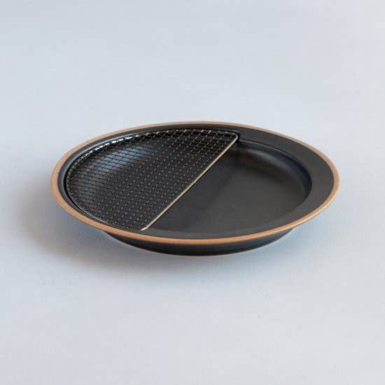 KIKIME - Wholesale Dinner Plate - amime Plate Half 9" |Â Plate w/ Half-moon shaped metal netÂ