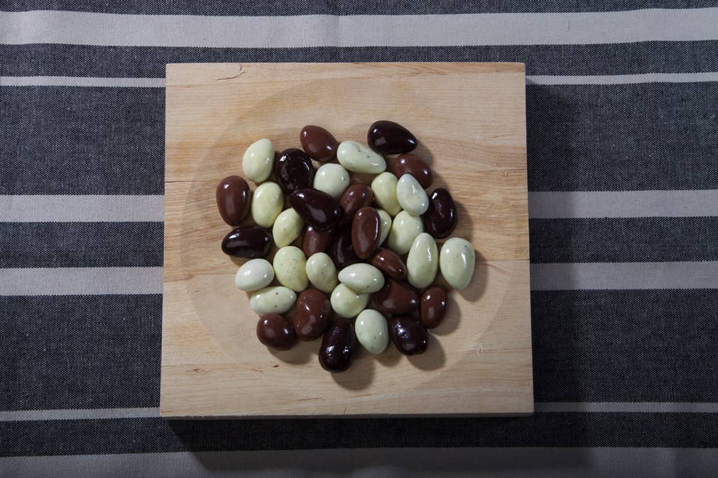 Le deliziose pasticceria sas Ti fa bene bio - Wholesale Chocolate Covered Sweets - Mandorelli Almonds covered in milk chocolate2