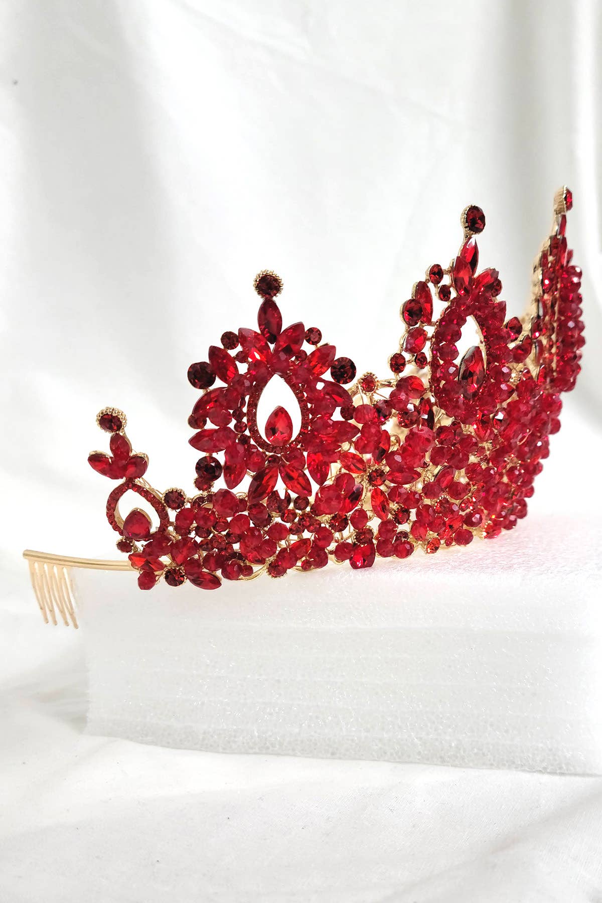 Chicas - Wholesale Tiara - Women's - Metal tiara with crystal balls and jewel rhinestones HT96231