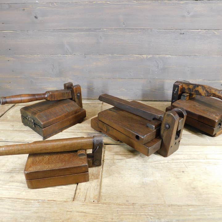 My Amigos Imports - Venta al por mayor Utensilio/dispositivo de cocina - Prensa antigua para tortillas de mezquite, madera original, vintage, wow2