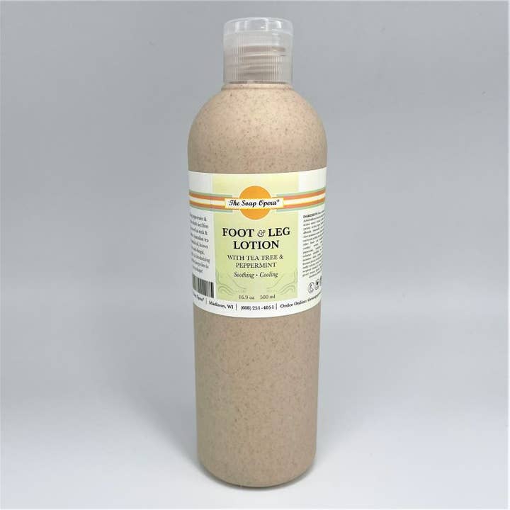 Lotion apaisante pour pieds et jambes The Soap Opera avec arbre à thé et menthe poivrée pour la vente par The Soap Opera