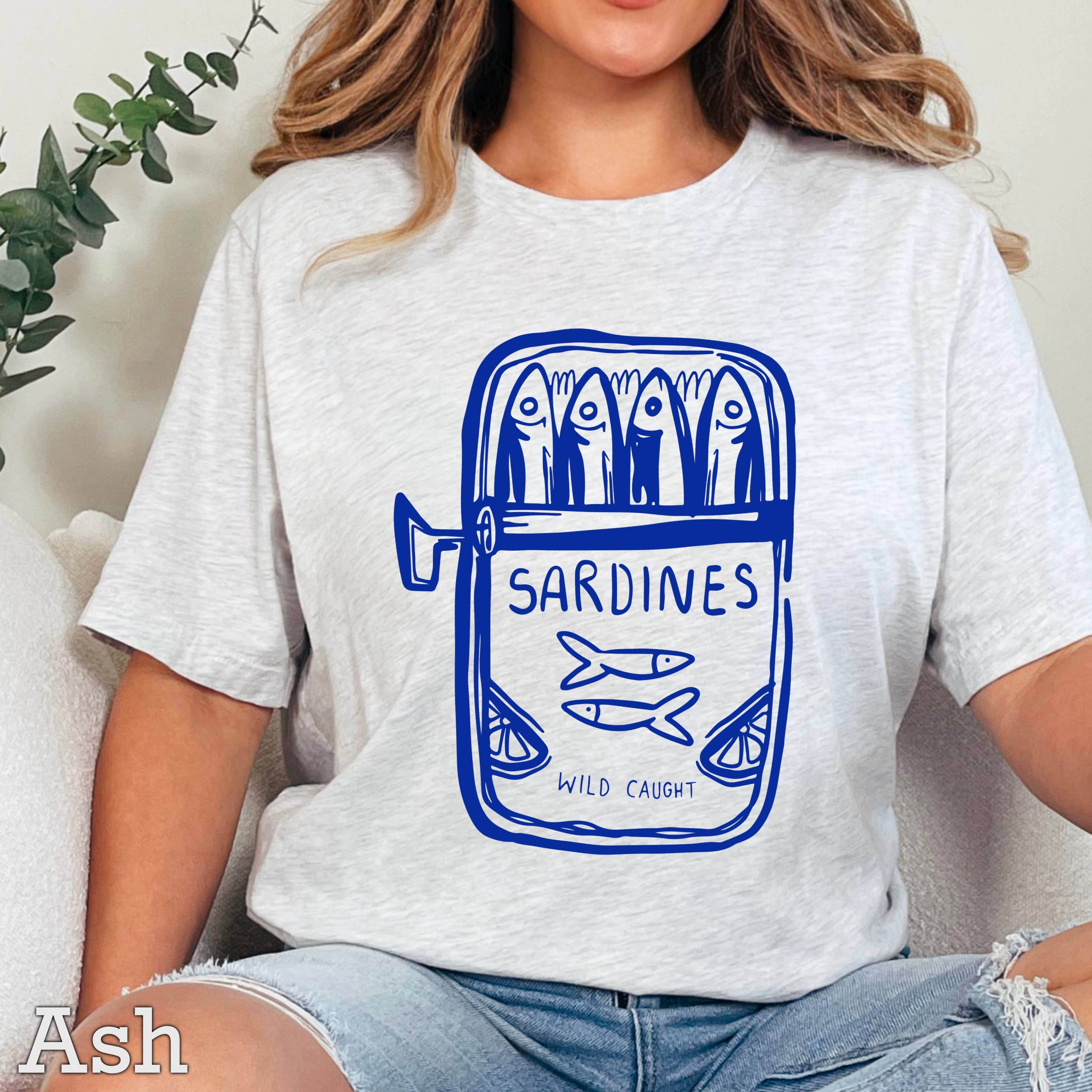 Shoppe SHC – wholesale T-shirt med logga - Dam – Sardiner Kustkvinnors Grafiska T-shirt | Gildan1