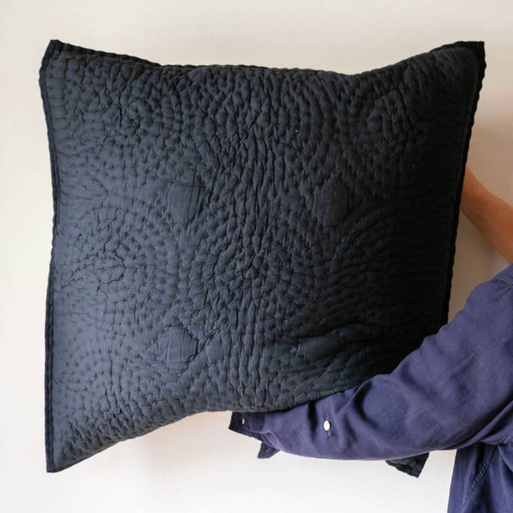 Haven Navy Cotton Kantha Stitch Euro Överdrag för wholesale av Her Shed Home Linens