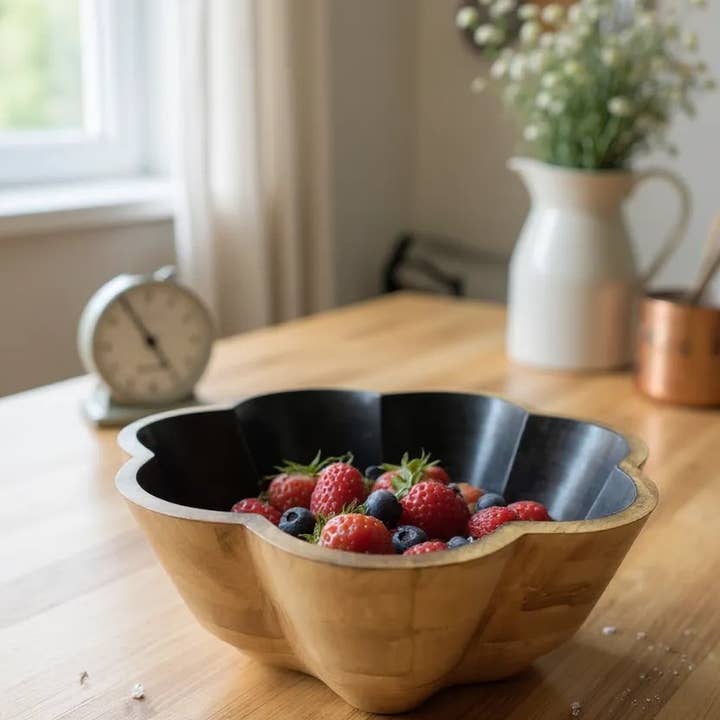 Made Market Co. - Wholesale Serving bowl - Black Flower Shaped Bowl2