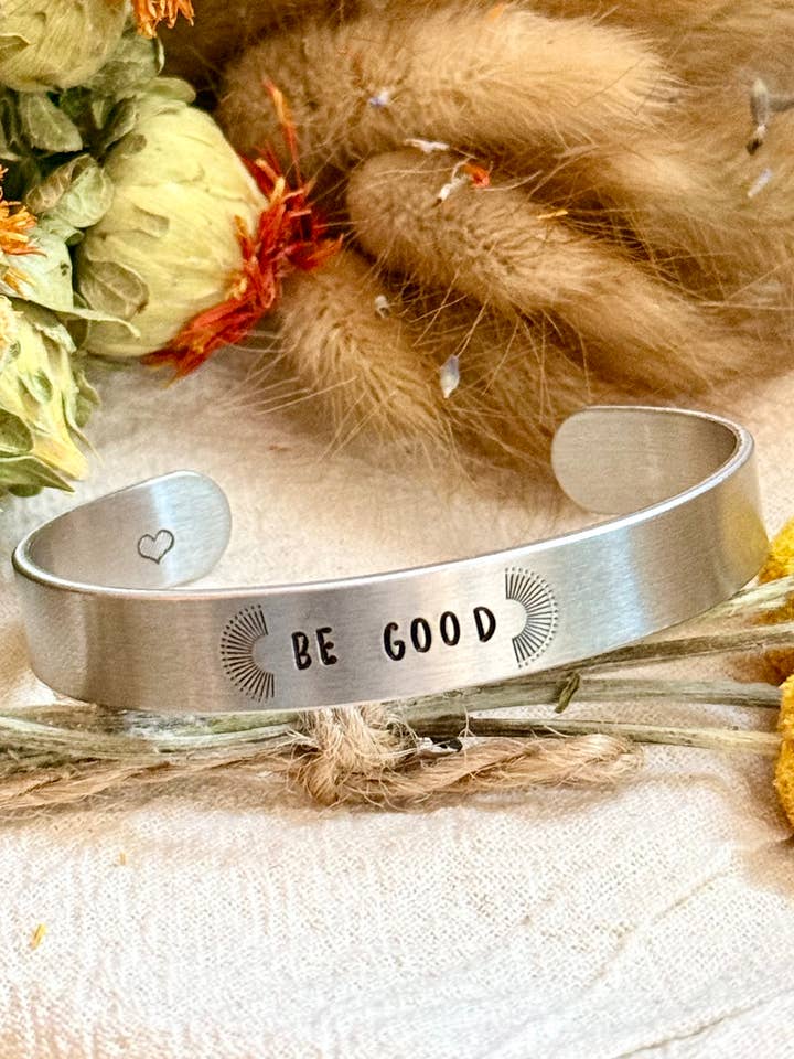 Pulseira de Alumínio Gravada, Seja Bom, Resista, proteste por atacado de The WildSmith