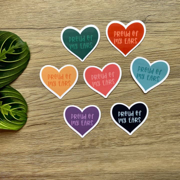 Autocollant cœur pour appareil auditif « Proud Of My Ears » | Plusieurs couleurs pour la vente par Raydiant Goods