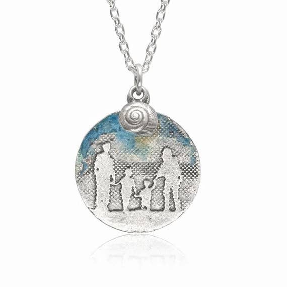 COLLAR FAMILIAR (REDONDO), PLATA DE LEY Y CIELO AZUL para venta al por mayor de Charlotte Lowe