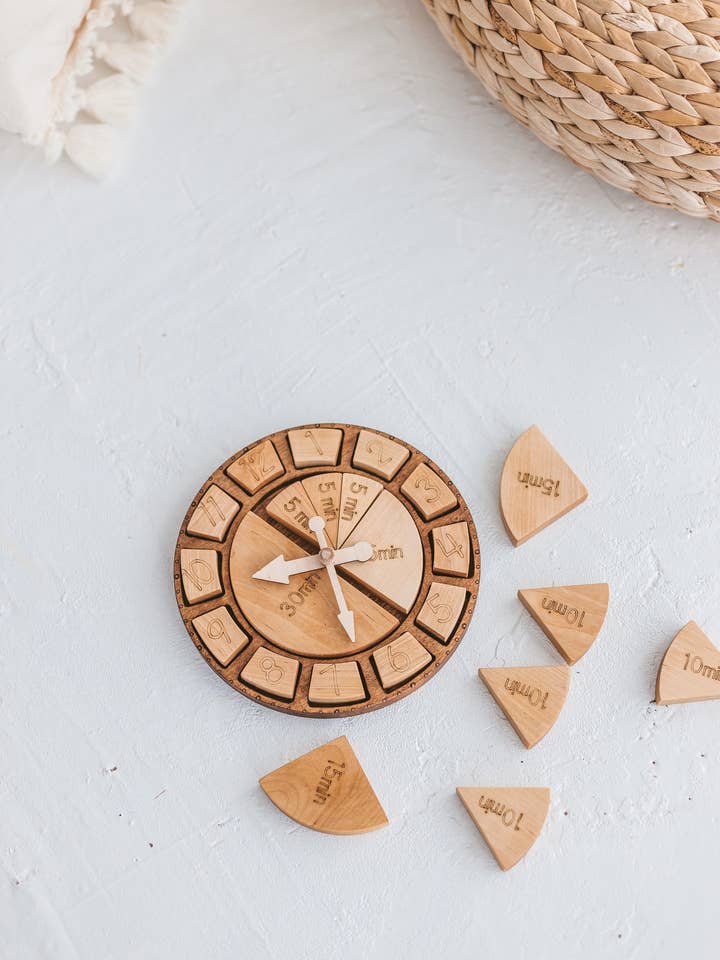 Montessori clock telling time - learning toys for wholesale by Woodinout