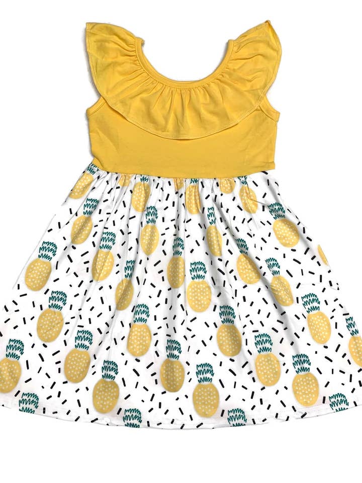 Robe en soie de lait à volants ananas pour la vente par Great Lakes Kids Apparel