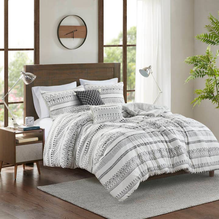 5 Piece Printed Seersucker Comforter Set, Ivory/Black for wholesale by Olliix