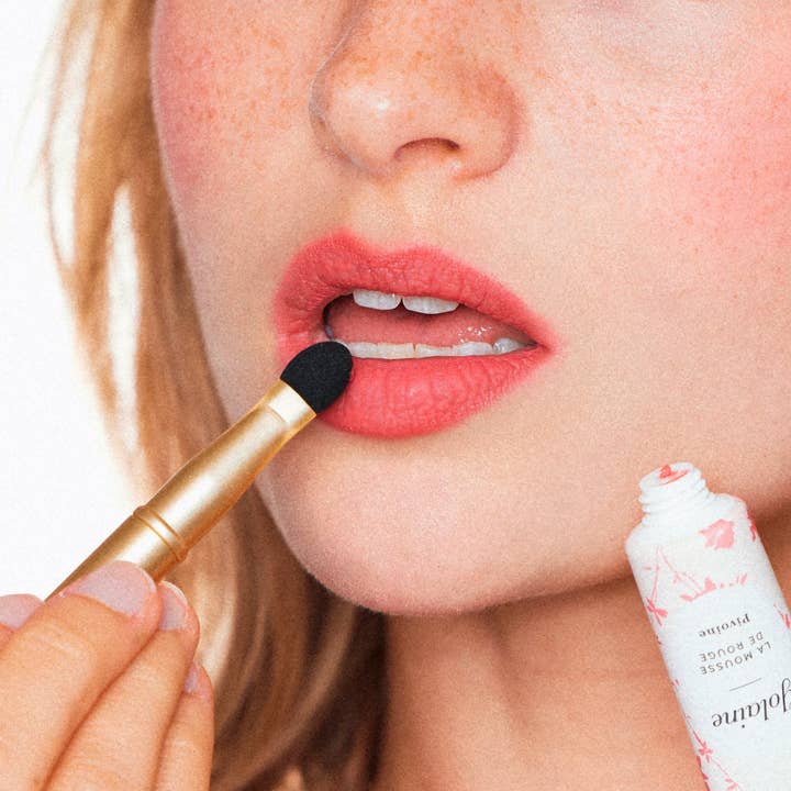 Yolaine - Wholesale Lipstick - Peony Red Mousse - Velvet Lipstick2