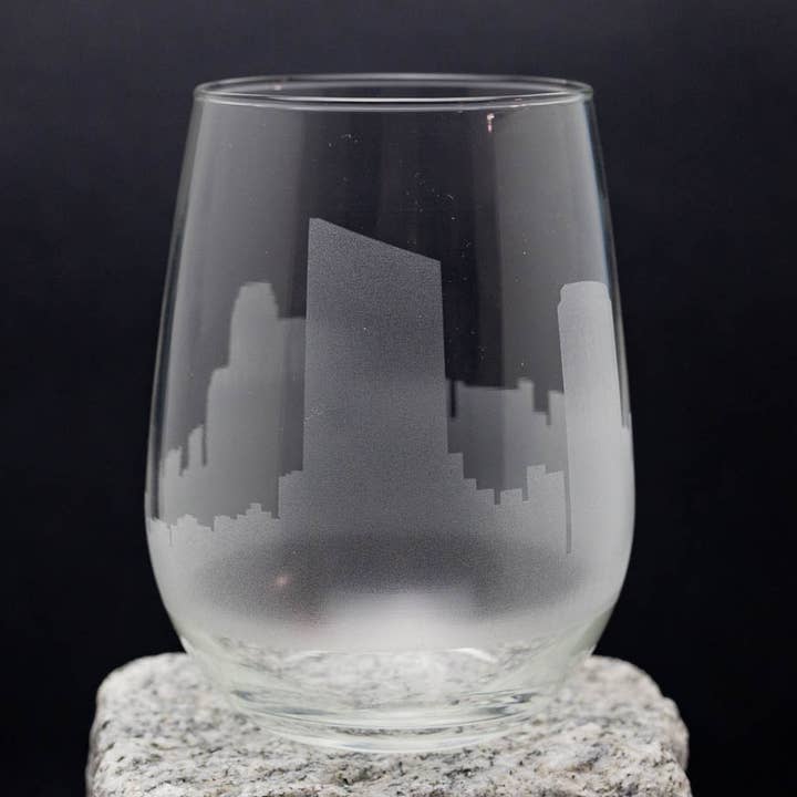 Verre à vin Grand Rapids, Michigan Skyline pour la vente par Urban & Etched