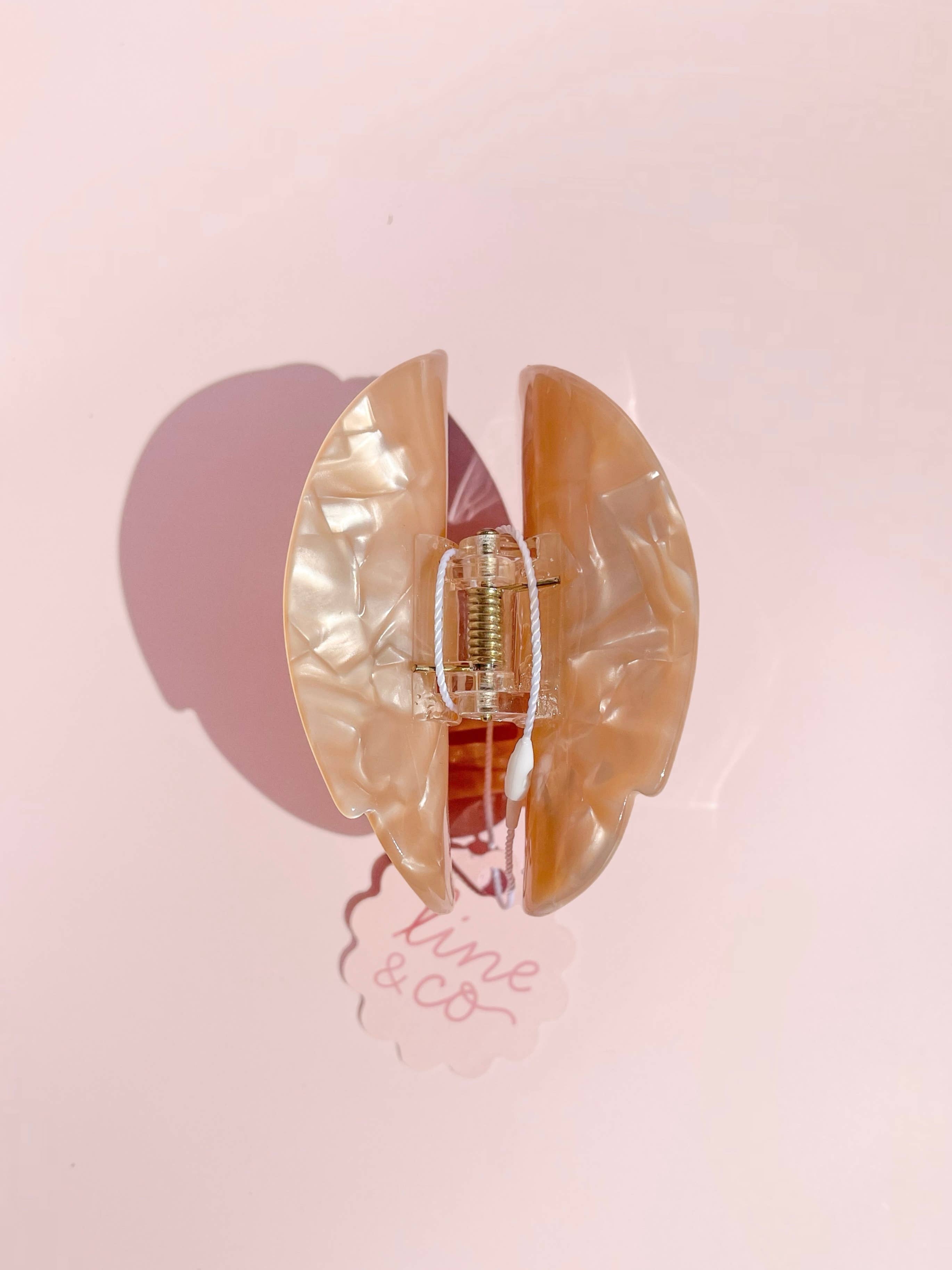 Line & Co - Vente Pince à cheveux – femme - Pince à cheveux en forme de griffe pour chien endormi blond // Acétate de cellulose1