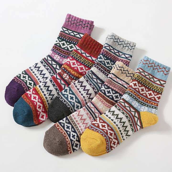 ACCITY - Wholesale Socks - Women's - WOMEN VERTICAL STRIPED SOCKS 5 PAIRS PER PACK_CWMS0696