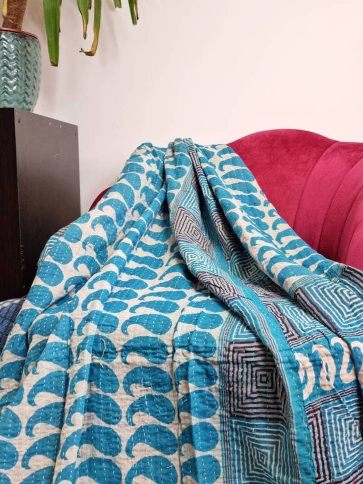 CONJUNTO SORTED - Vintage Reciclar Kantha Sofa/Lançamento de Cama por atacado de The Eastern Loom