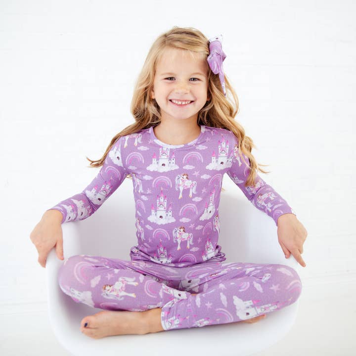 Ensemble de Pyjama Deux Pièces Chasing Fairytales pour la vente par Dreamiere