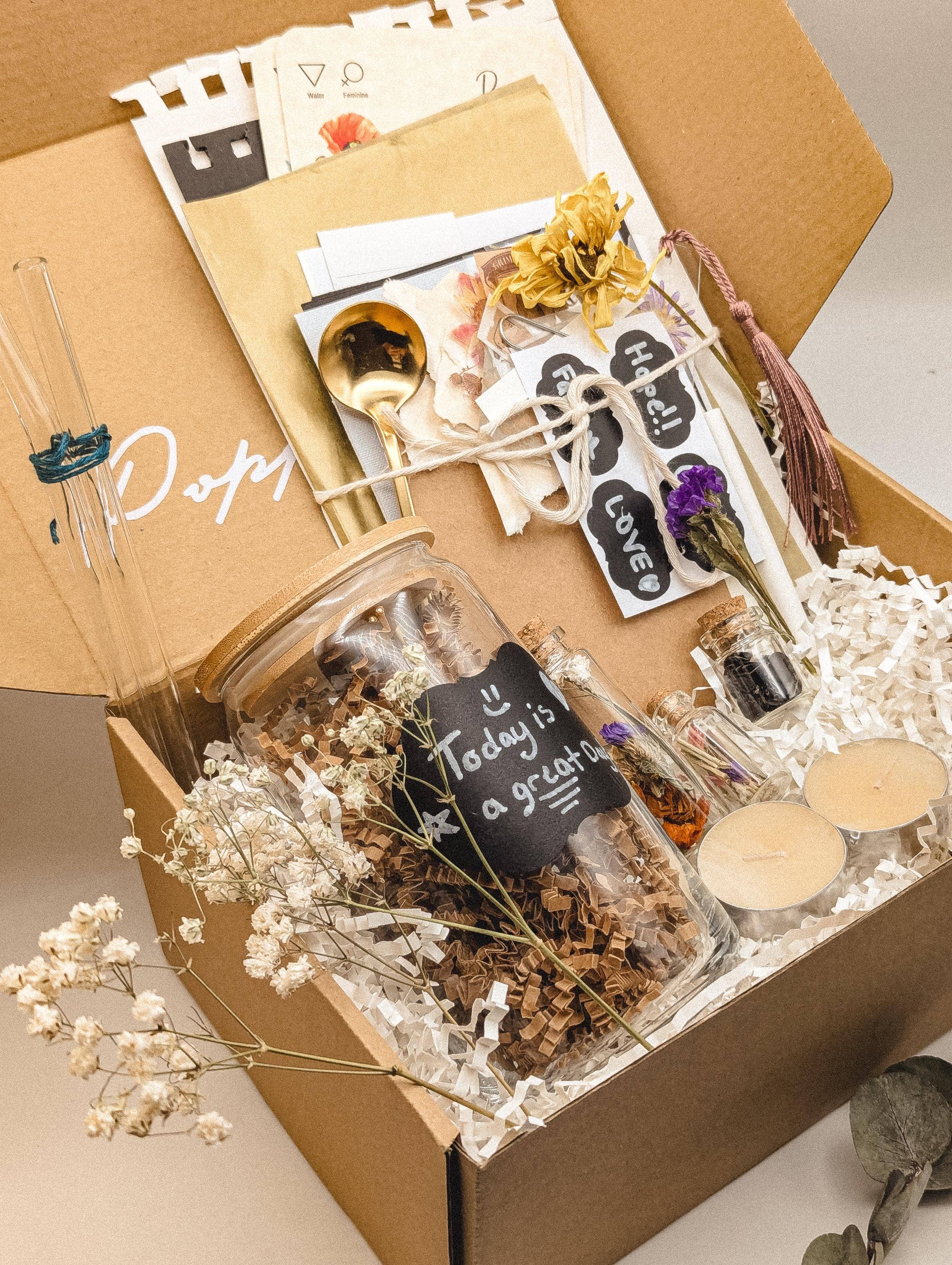 Poppy+Lily - Vendita all'ingrosso Kit per lavoretti fai da te - Kit Diario di Erboristeria: Segnalibro, Adesivi, Tazza0