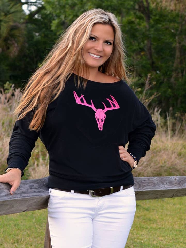 Ombro semi-desligado Manga comprida preta com Pink Skull por atacado de Sporty Girl Apparel