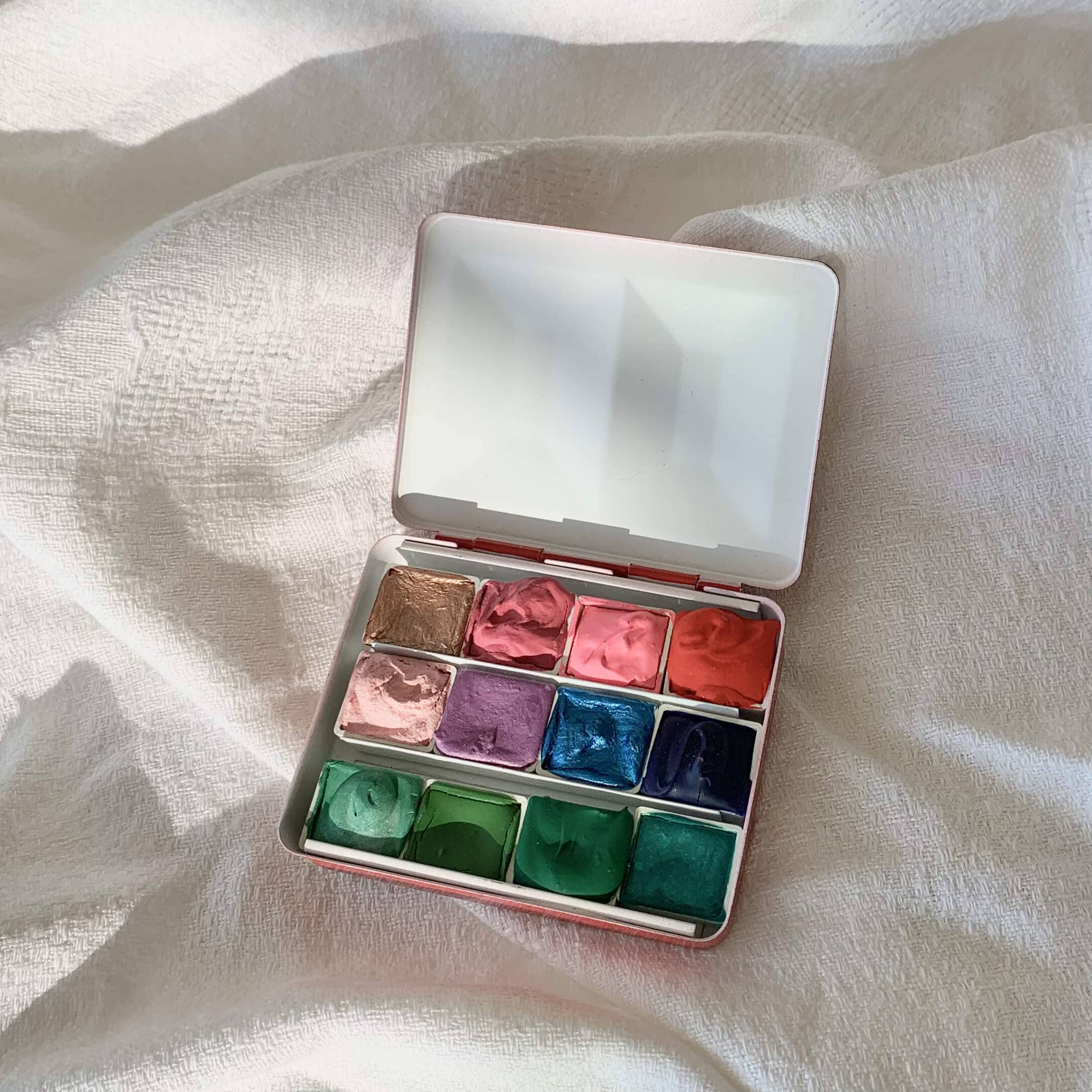 LA NOUVELLE VAGUE COULEURS - Wholesale Palette/Mixing Tray - Small empty lacquered metal watercolor palette - 3 colors available7