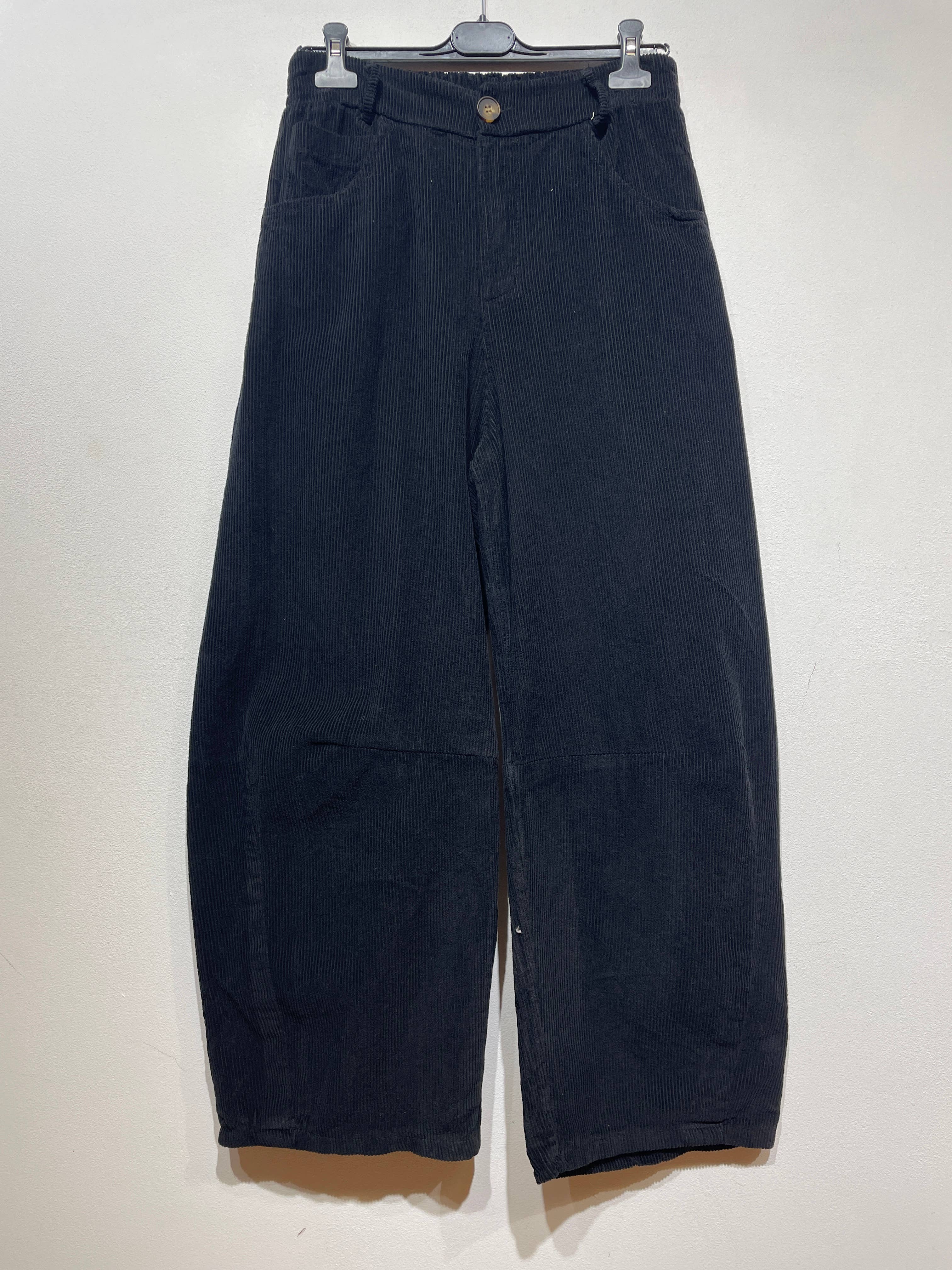 LINEN & COTTON HOUSE - Wholesale Pants - Women's - 77503 VELVET TROUSERS WITH POCKETS, IN COTTON1