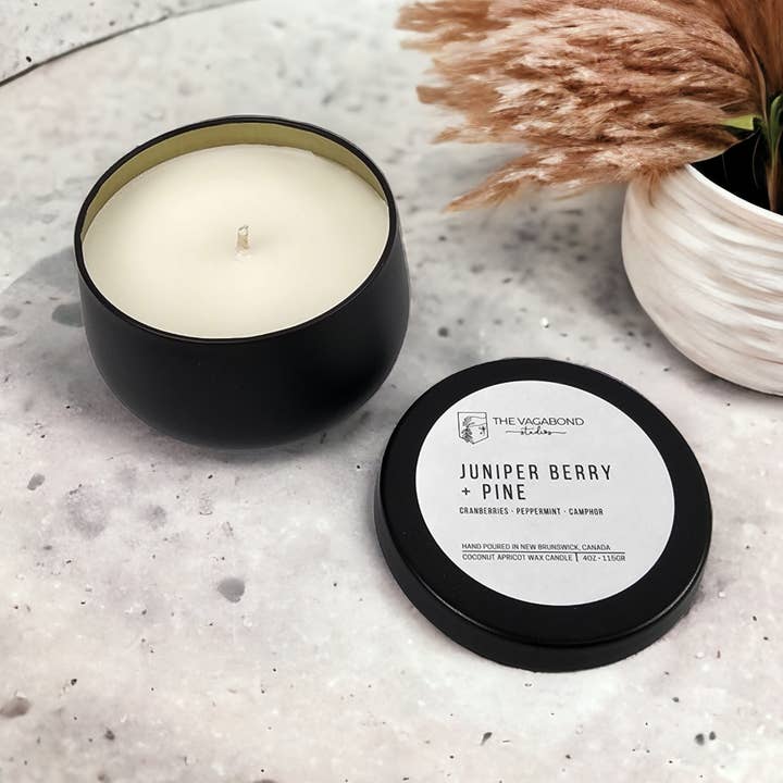Jeneverbes + pijnboomkaars voor wholesale door The Vagabond Studios