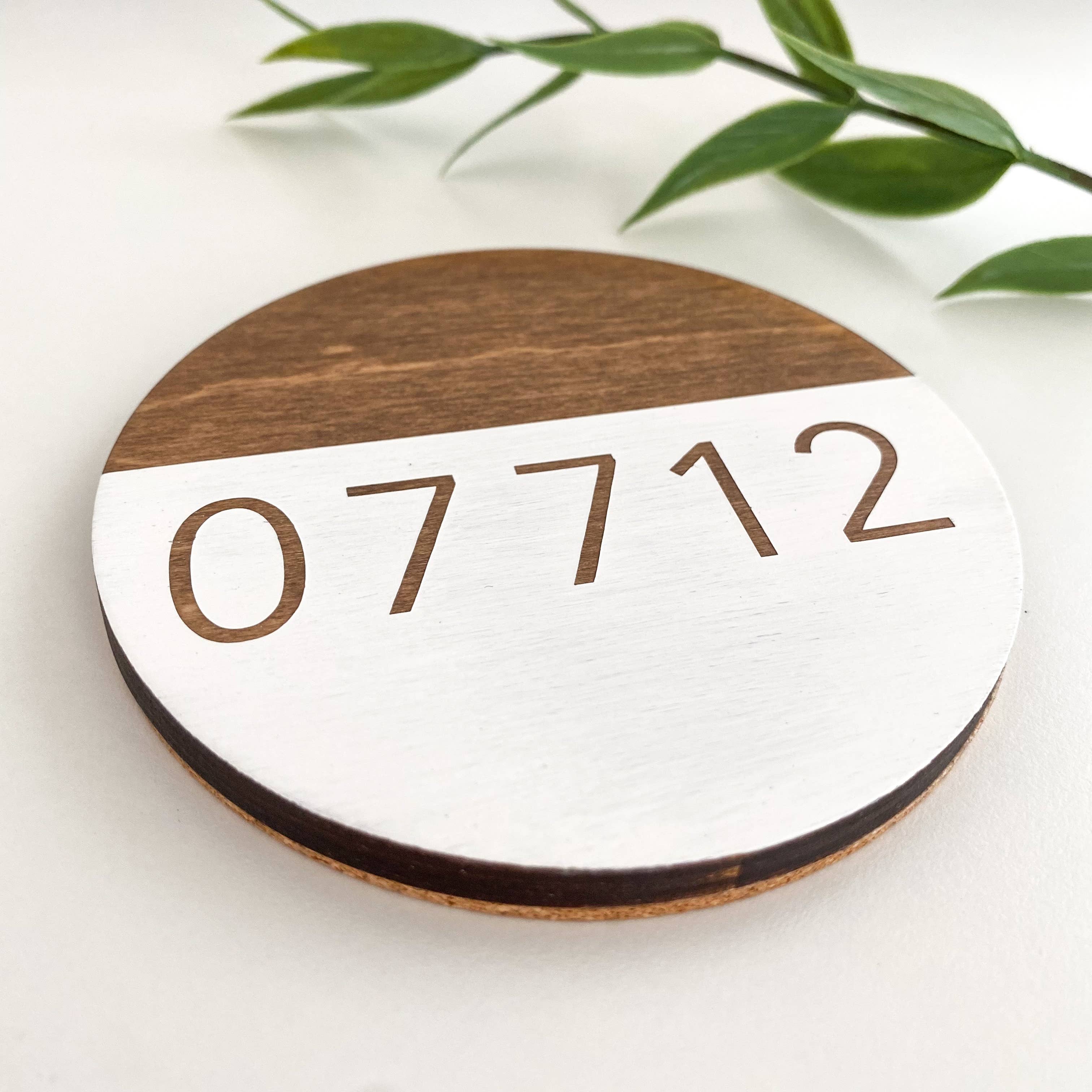 Hometown Hello – Base de copos por atacado – Porta-copos com Código Postal em Tinta | Porta-copos de Madeira com Base de Cortiça3