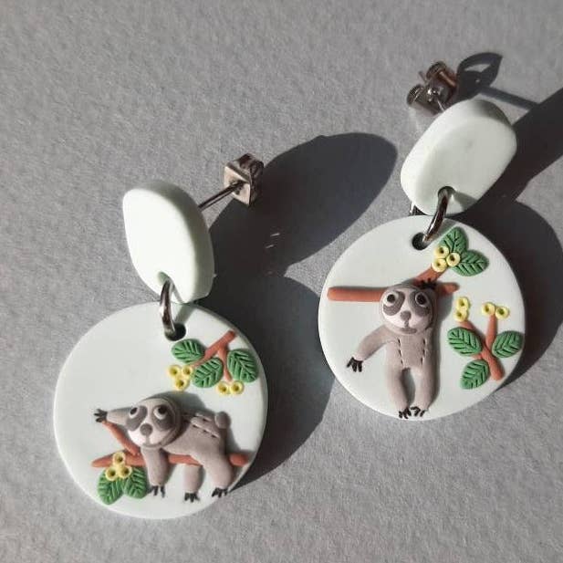 Pendientes de Perezoso Adorable | Joyería Animal Caprichosa para venta al por mayor de NoomCottageClay