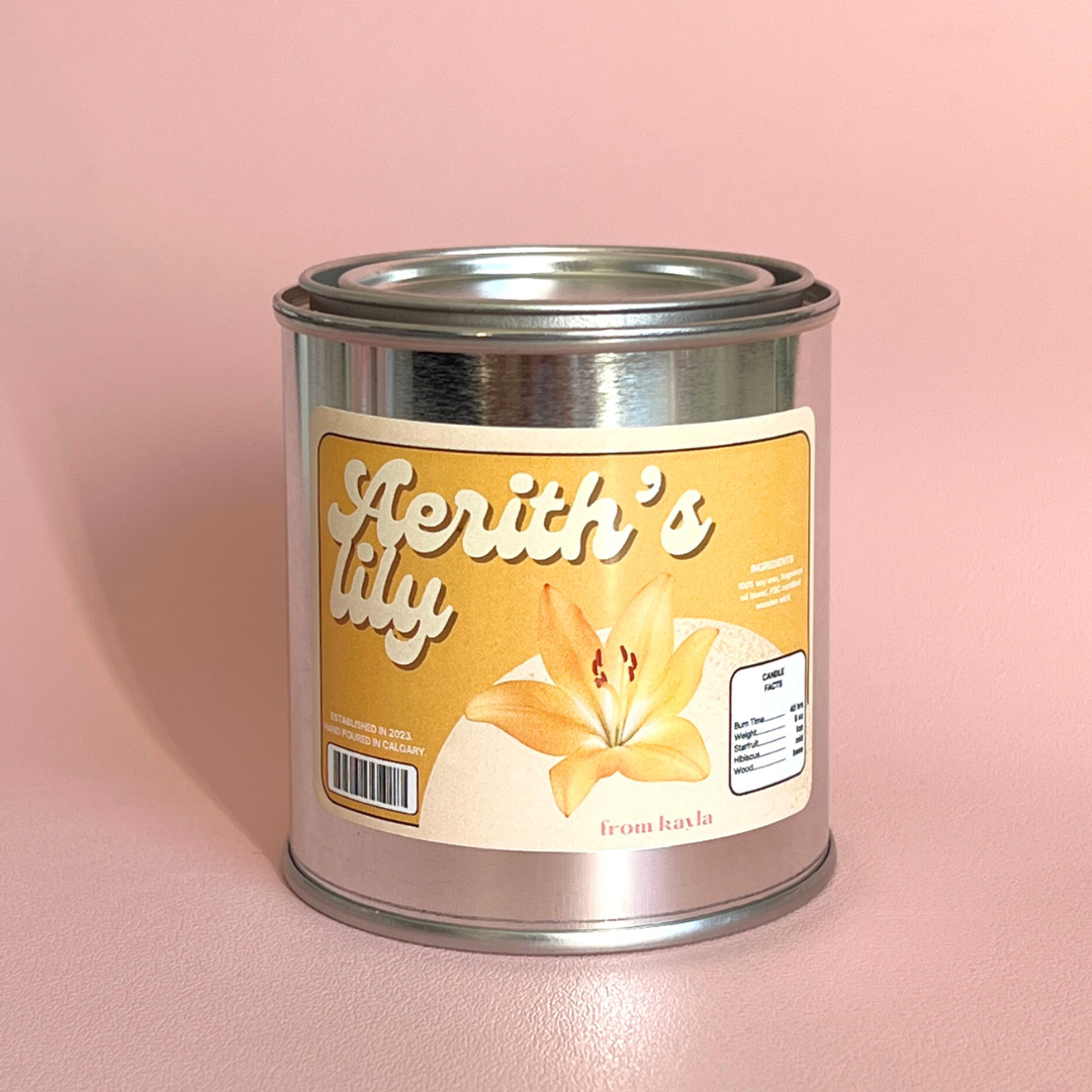 From Kayla - Vente Bougie en bocal - Bougie en cire de soja dans une boîte en aluminium de 8 oz - Lys d'Aerith (FF7)0