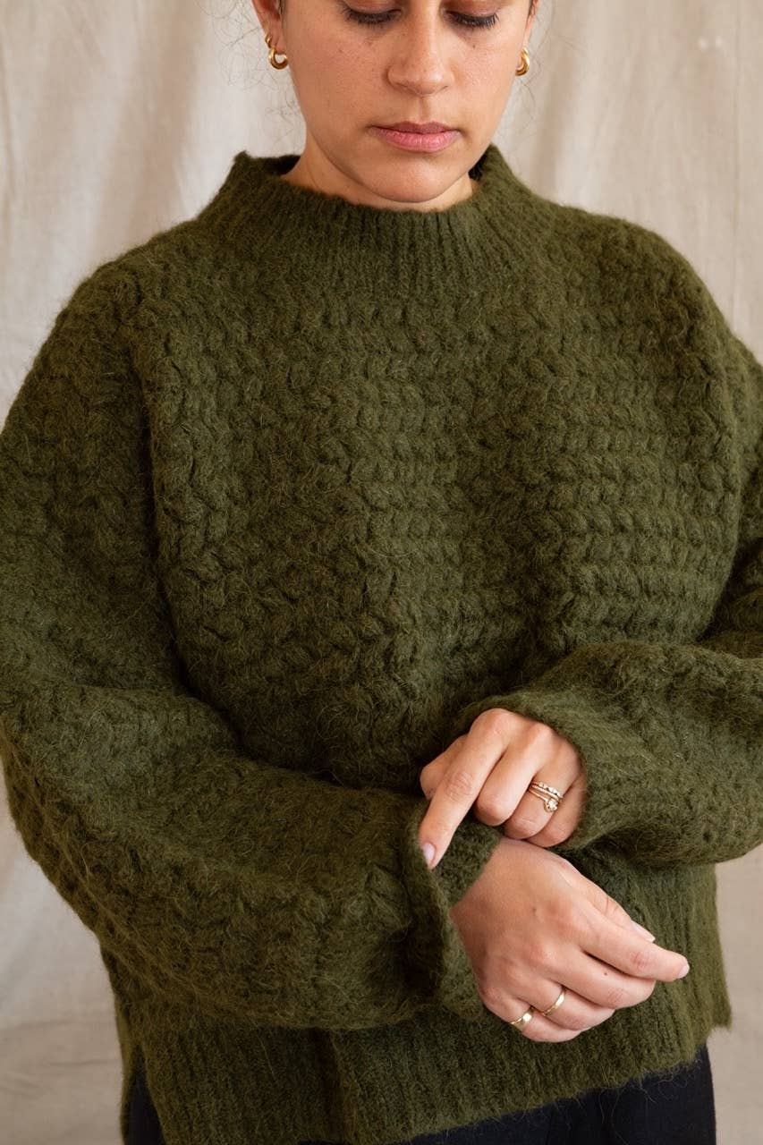 DAĒZA - Wholesale Knit Sweater - Women's - Zigzag Sweater2