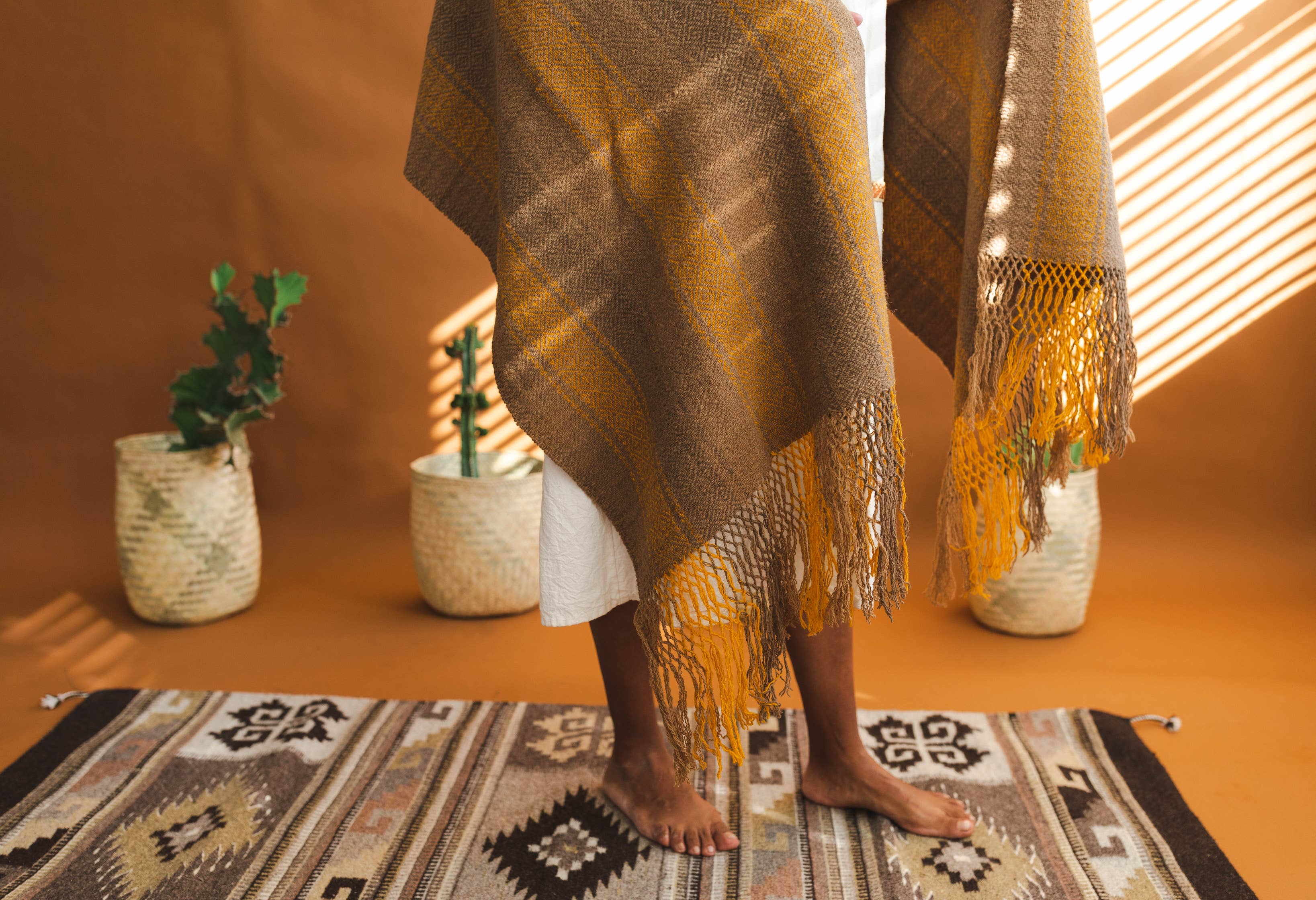 The Zapotec Weavers – Großhandel Schultertuch – Damen – Zapotec Wool Rebozo/Schal, Granatapfelfruchtgefärbt2