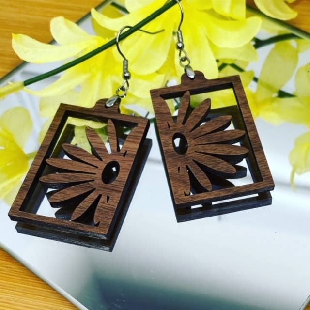 Daisy Øreringe for engroshandel hos C&J Creed Creations LLC