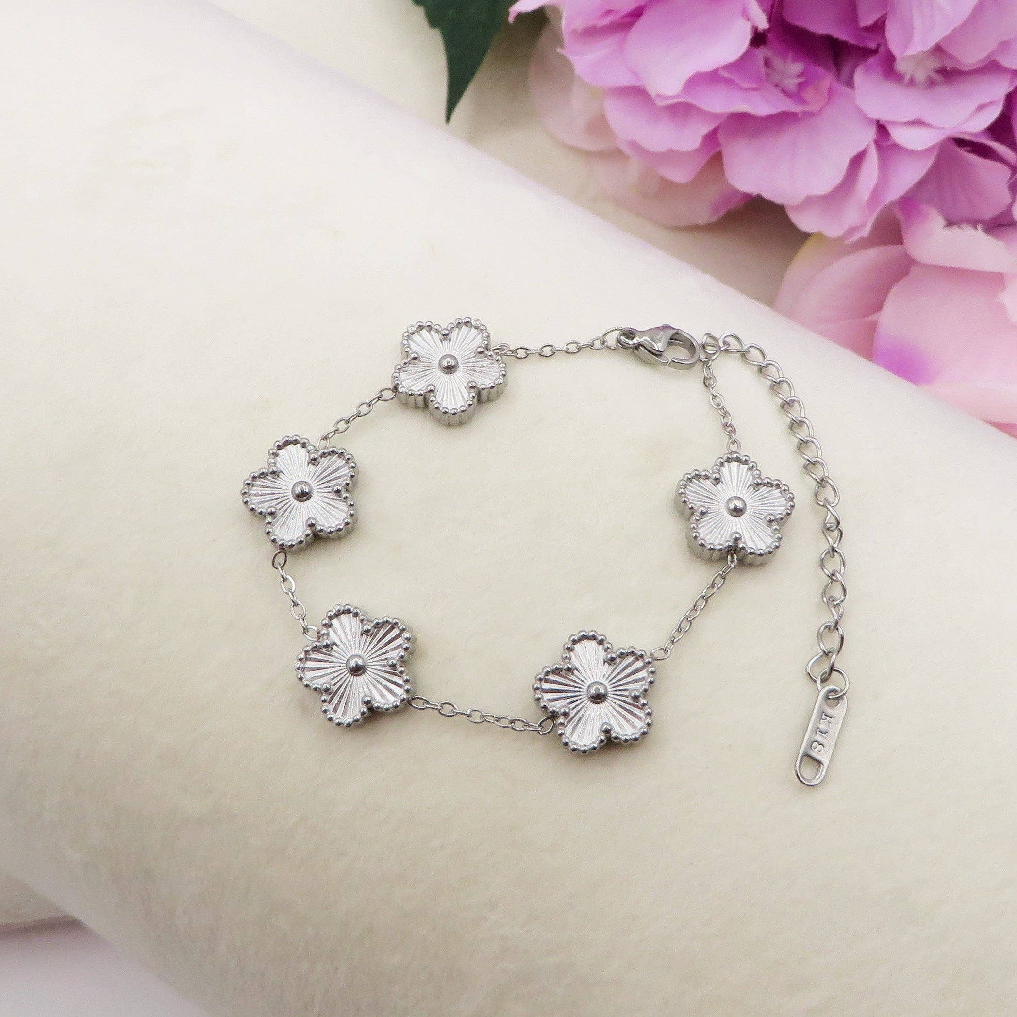 Daemon srls - Vente Bracelets à breloques/pendentifs - LILY FIORI en ACIER INOXYDABLE ~ Bracelet fleurs travaillées0