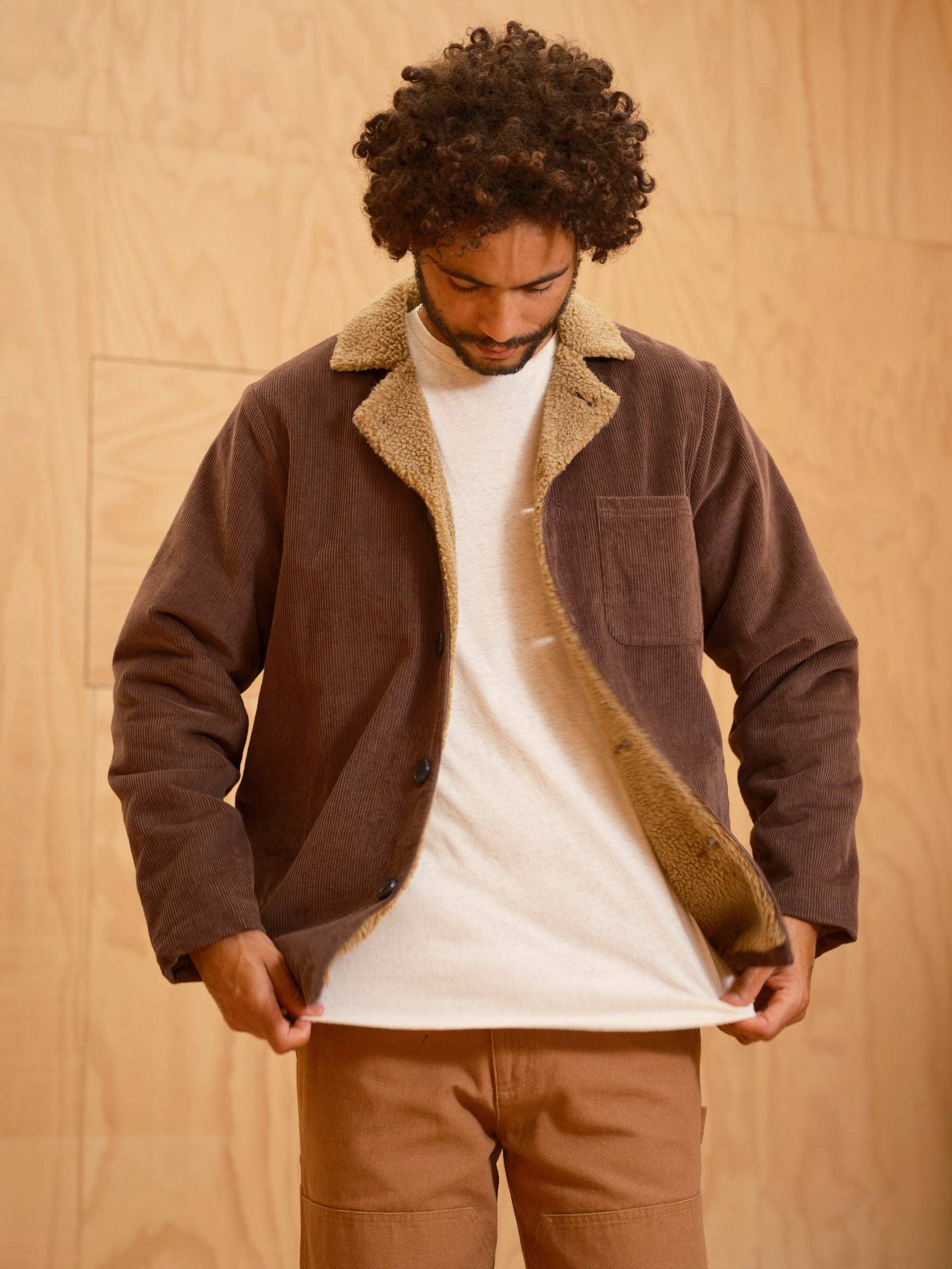 Dunkelbrauner Cordstoff Mack-Jacke für den Großhandel auf Faire9