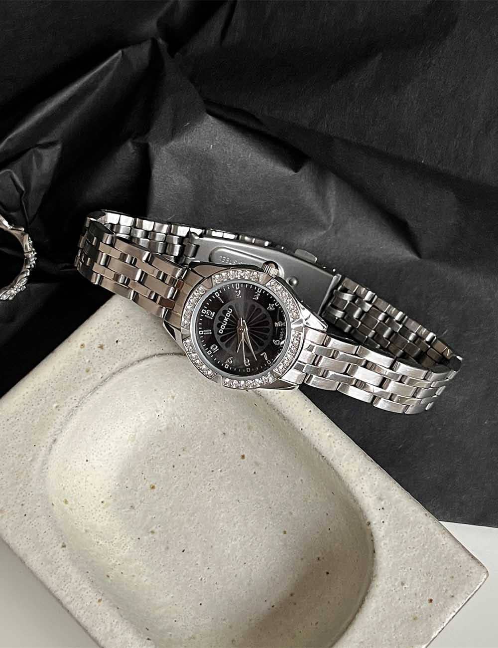 Dipped Shop – wholesale Wrist watch – Women's – Rhinestone Round Dial Chic Quartz Watch DP25F7541