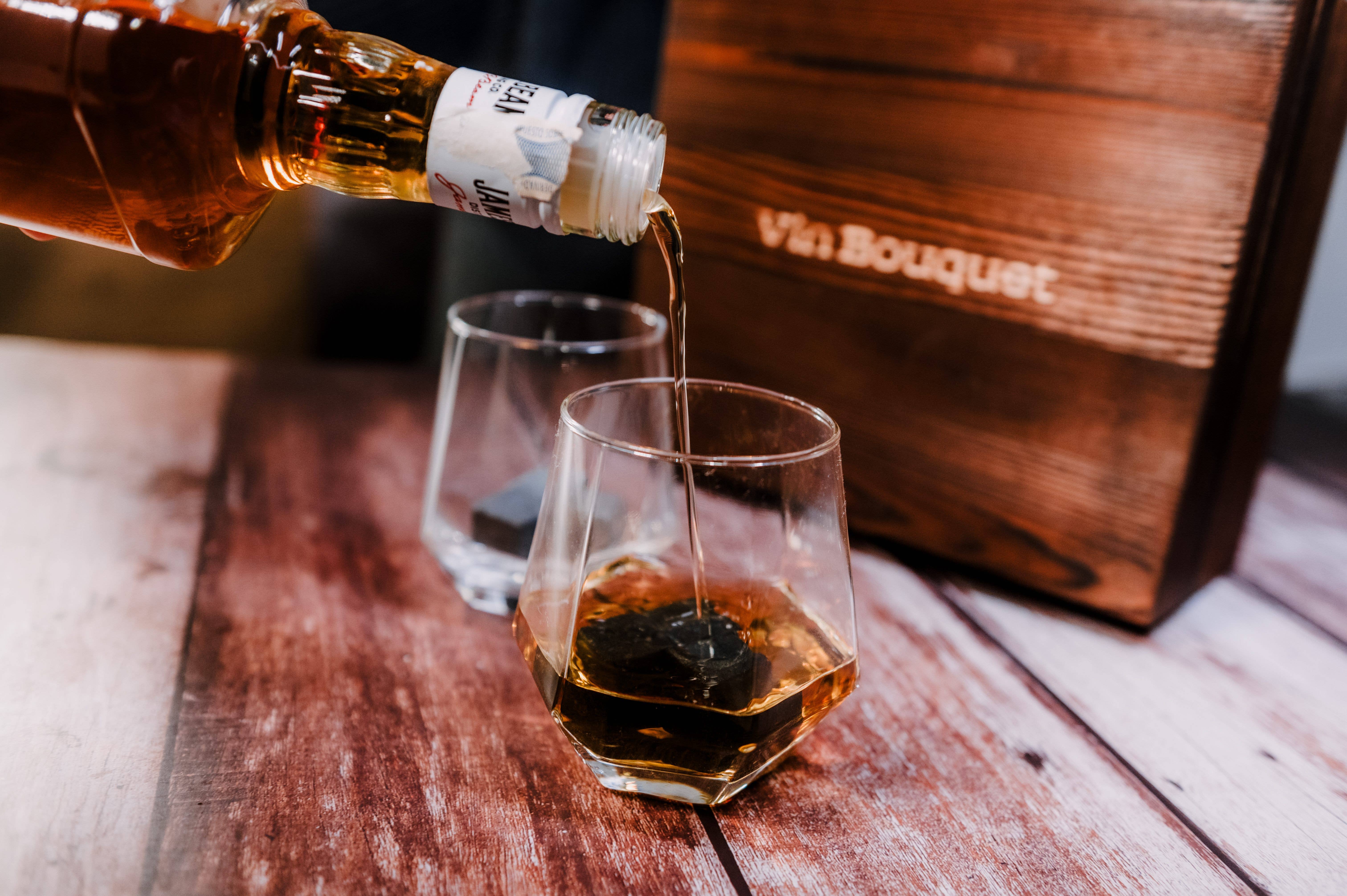 Vin Bouquet (Find It Import & Export Sl) – Kit de bebidas DIY por atacado – Conjunto de Whisky em Caixa de Madeira, 6 Cubos de Pedra2